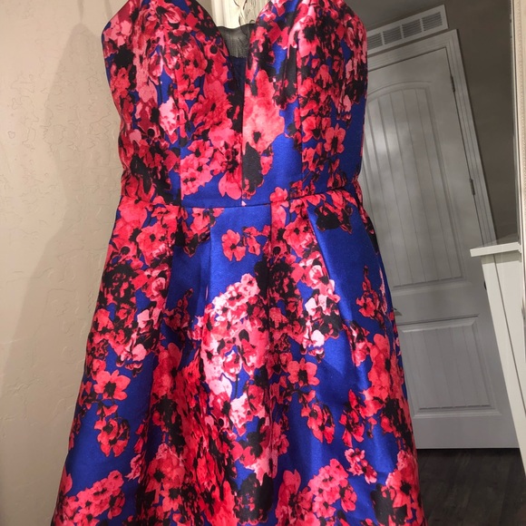 B. DARLING FIT AND FLARE DRESS - Picture 4 of 5